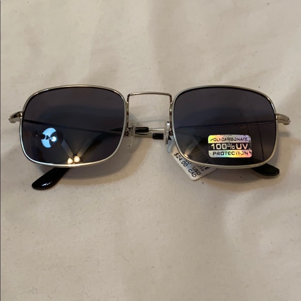 -NEW WITH TAG- Urban outfitters- unisex sunglasses